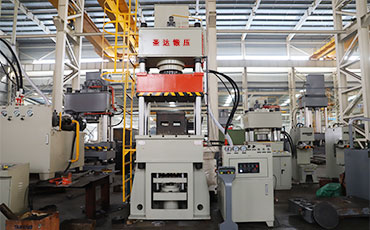 三梁四柱液壓機(jī)簡(jiǎn)述（結(jié)構(gòu)、特點(diǎn)、參數(shù)及配置）